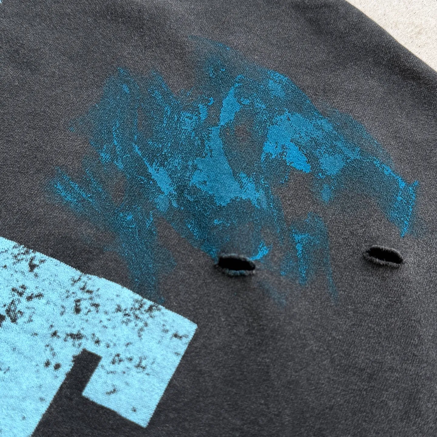 P138 #【Two Colors】CTS-108 Saint Street Dirty street graffiti style T-shirt. Ready-made hand-painted splash ink + multi-position manual destruction + heavy Assute fermentation mill spray horse wash process. Full of retro and high-end feeling. Size: S M L XL